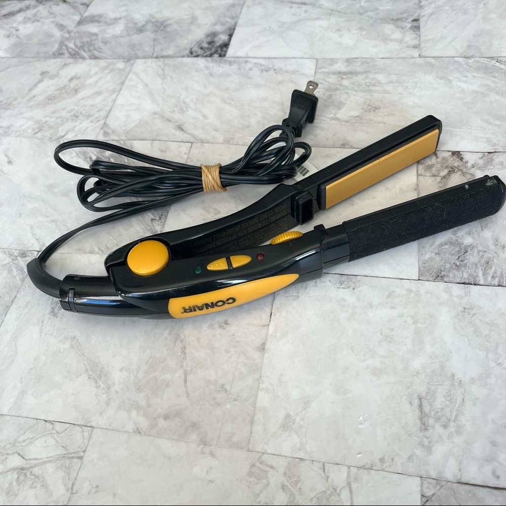 CONAIR Hair Straightener